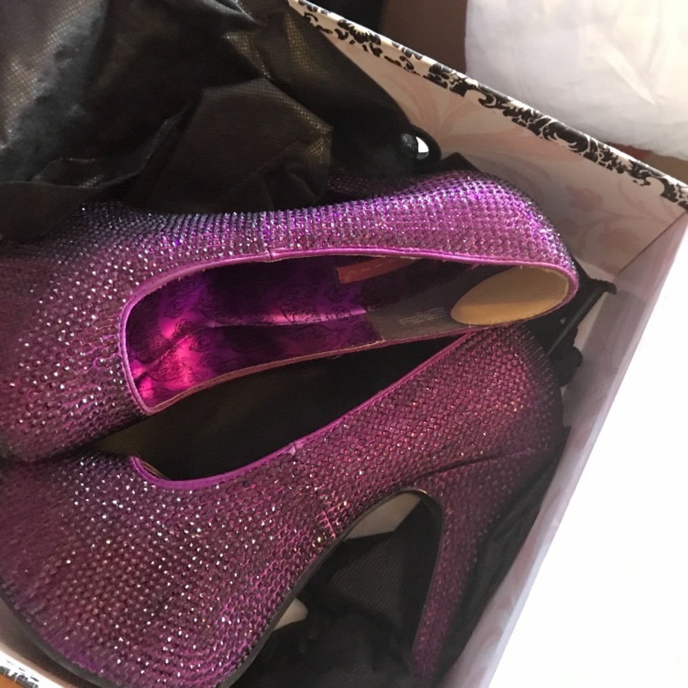 Size 8/2-9 platform shoes